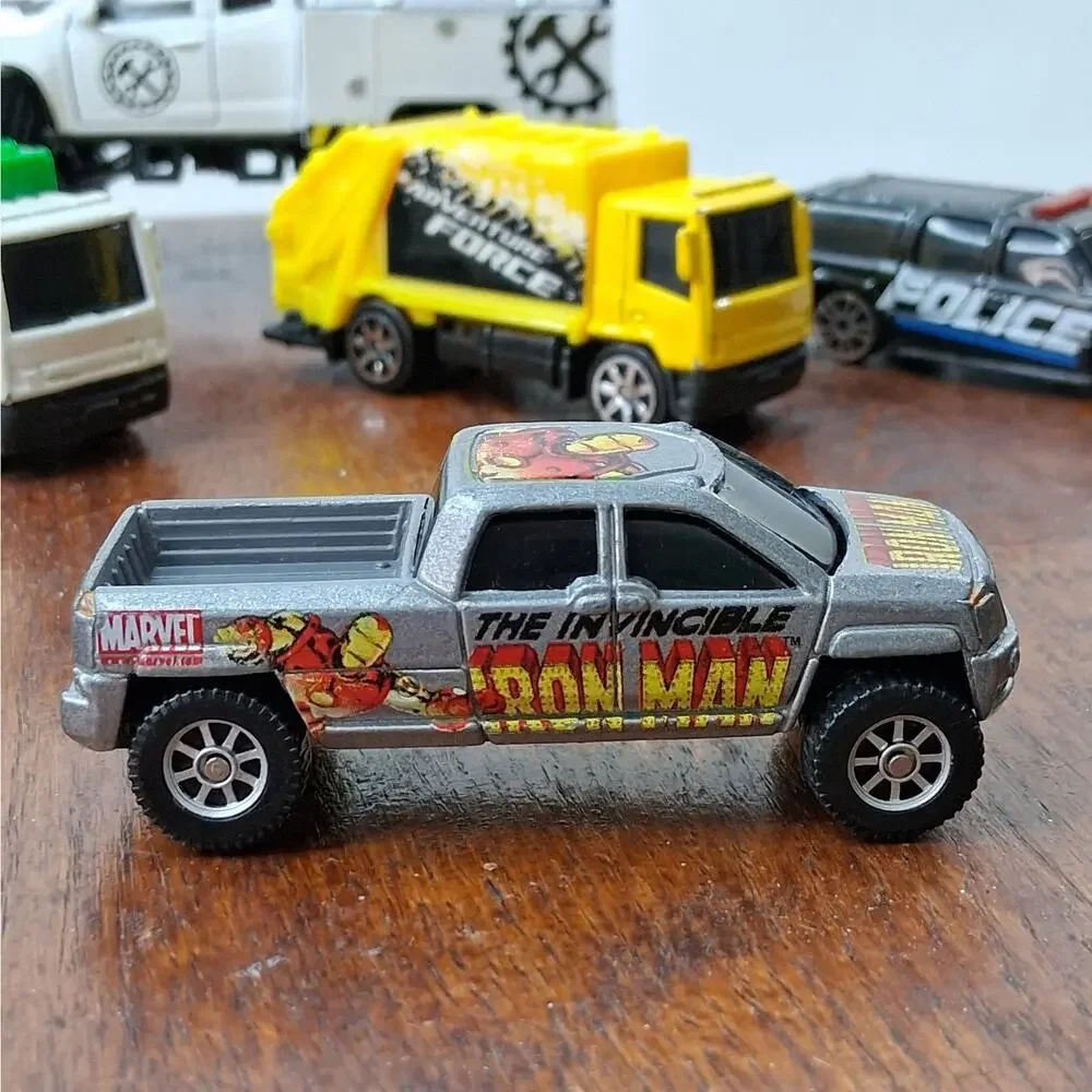 Maisto Diecast 8 Piece Car & Truck‎ Lot Garbage Pickup Trucks